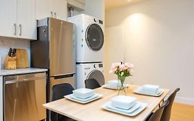 Executive South Surrey 1Br Bright Suite